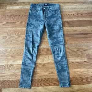 Hudson Mid-Rise Nico Camo Jeans, Size 25.